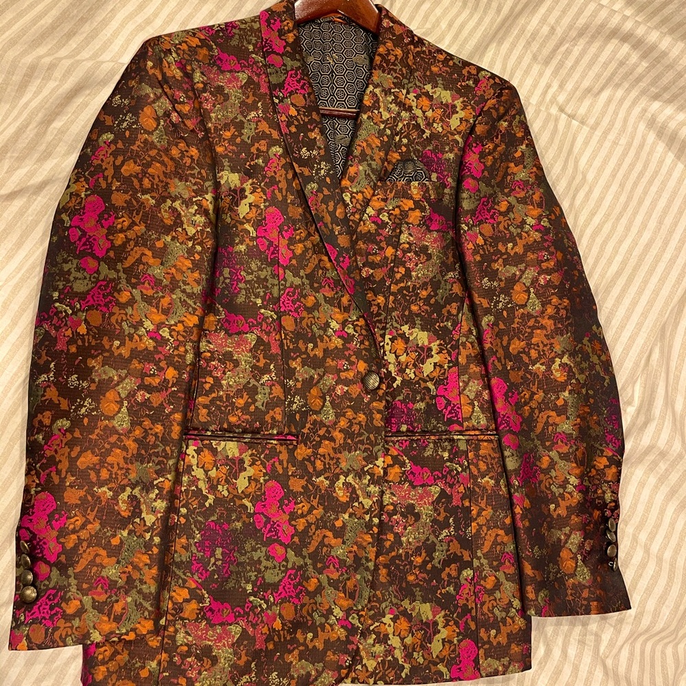 Men’s Tallia Orange Sports Coat.